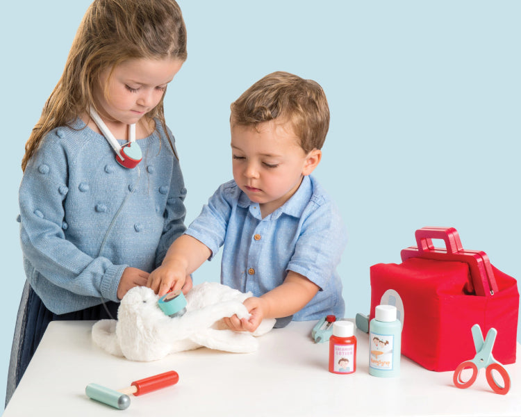 Le Toy Van Doctor's Set