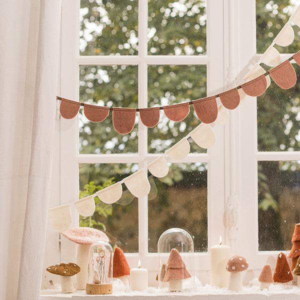 Muskhane Round Flag Garland Quartz Pink