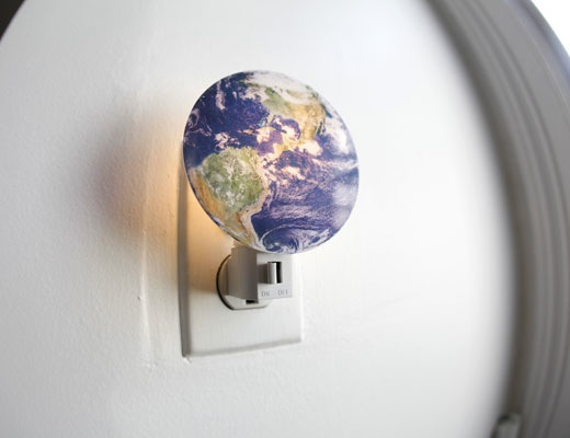Kikkerland Night Light Earth
