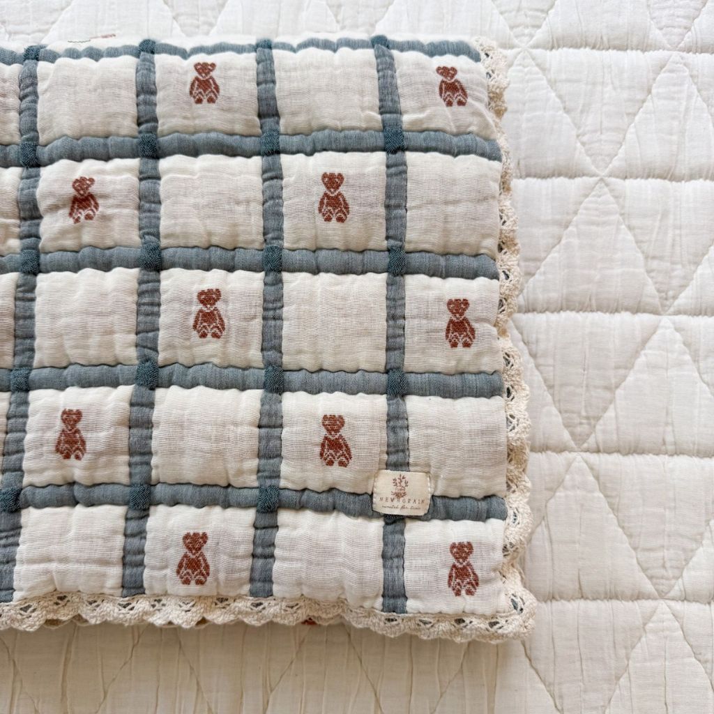 New Grain Keepsake Quilt - Teddy Bluebelle