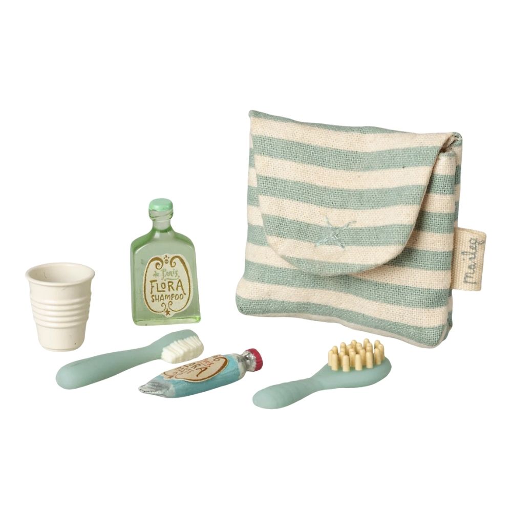 Small toiletry set for maileg mice.