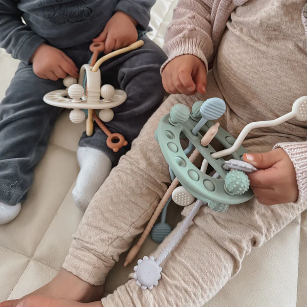 noüka Space Pull Toy- Light Spring