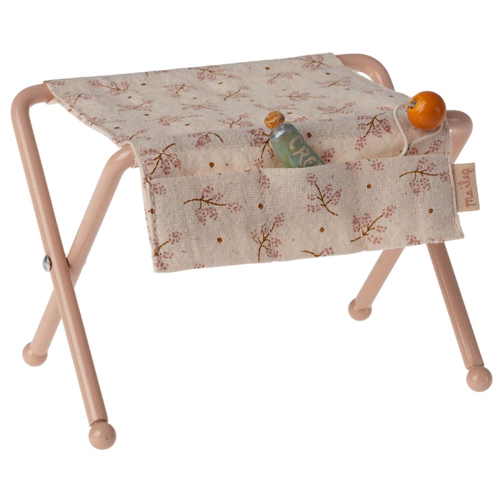 Maileg Nursery Table Baby Mouse - Rose